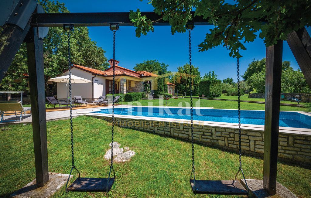 Enonadstropna hiša z wellness prostorom